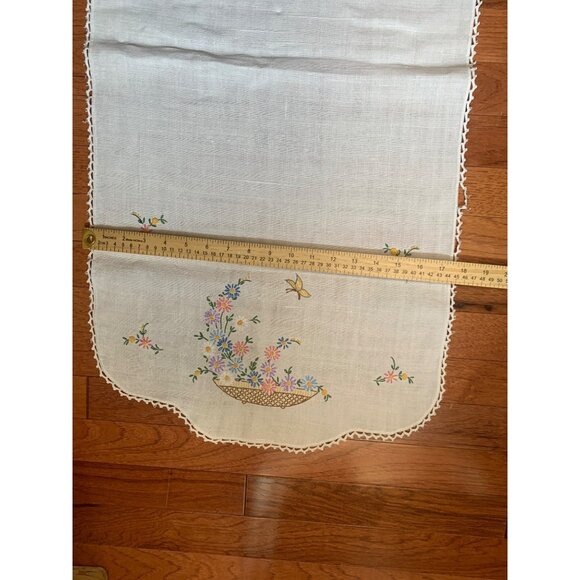 Vintage Hand-Embroidered Linen Table Runner with Floral Basket Design - Picture 5 of 6